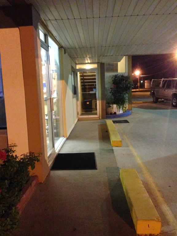 Americas Best Value Inn Macomb Exterior photo