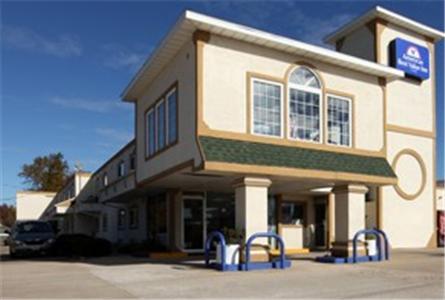 Americas Best Value Inn Macomb Exterior photo