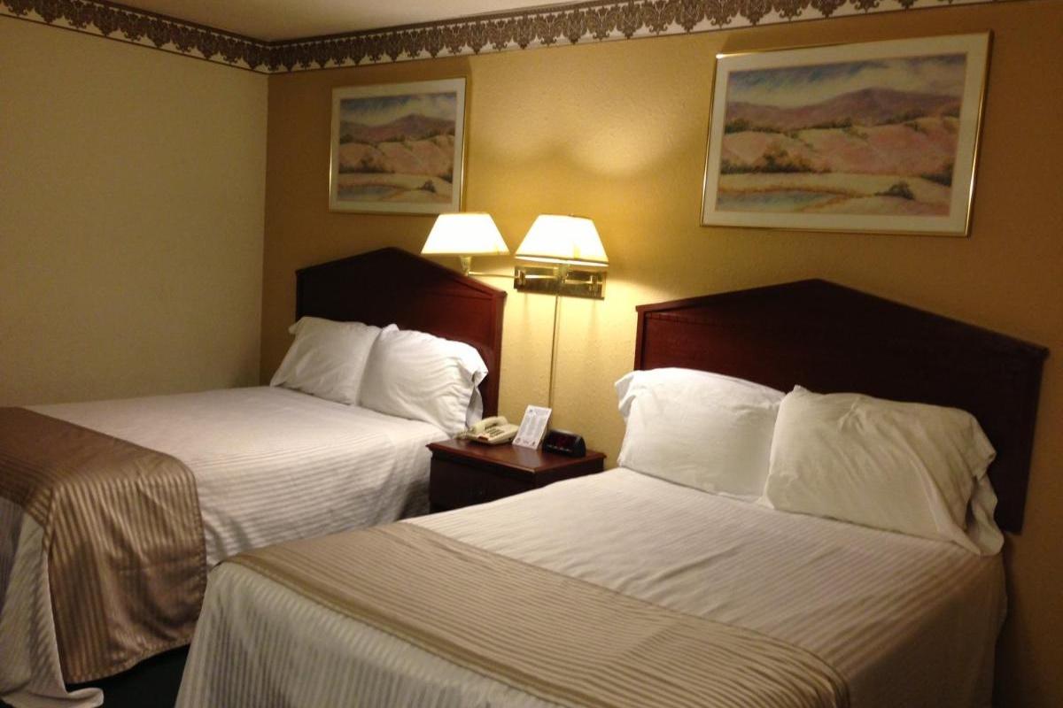 Americas Best Value Inn Macomb Exterior photo