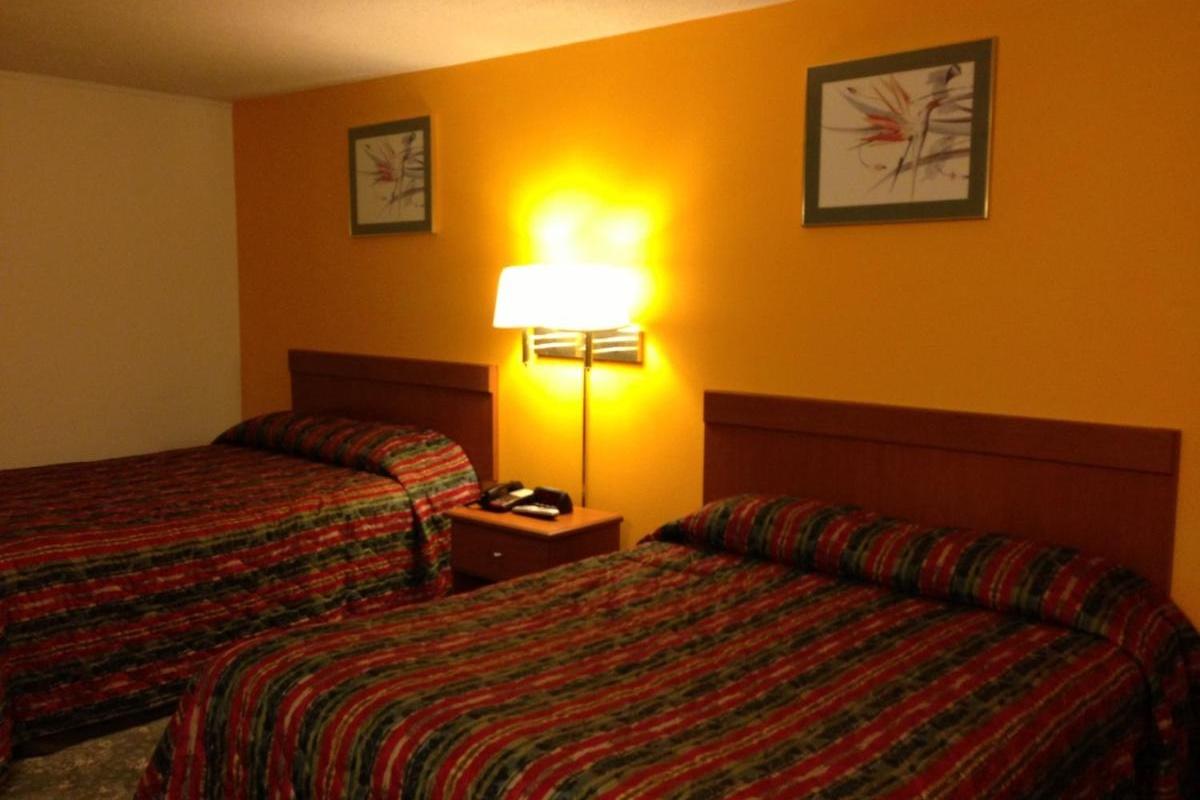 Americas Best Value Inn Macomb Exterior photo