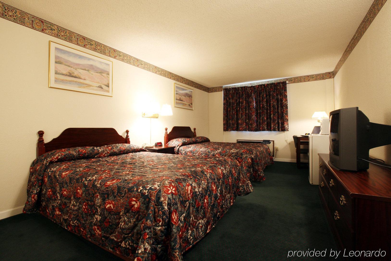 Americas Best Value Inn Macomb Exterior photo