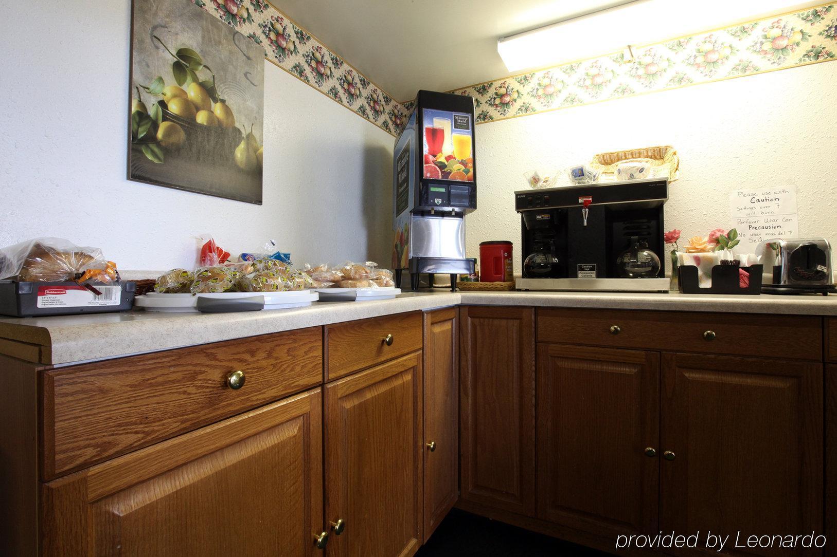 Americas Best Value Inn Macomb Restaurant photo