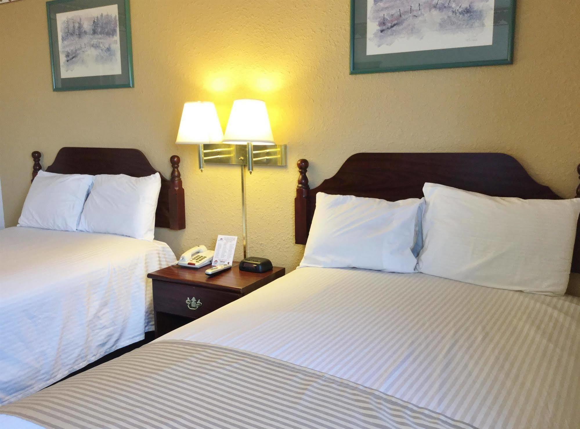 Americas Best Value Inn Macomb Exterior photo