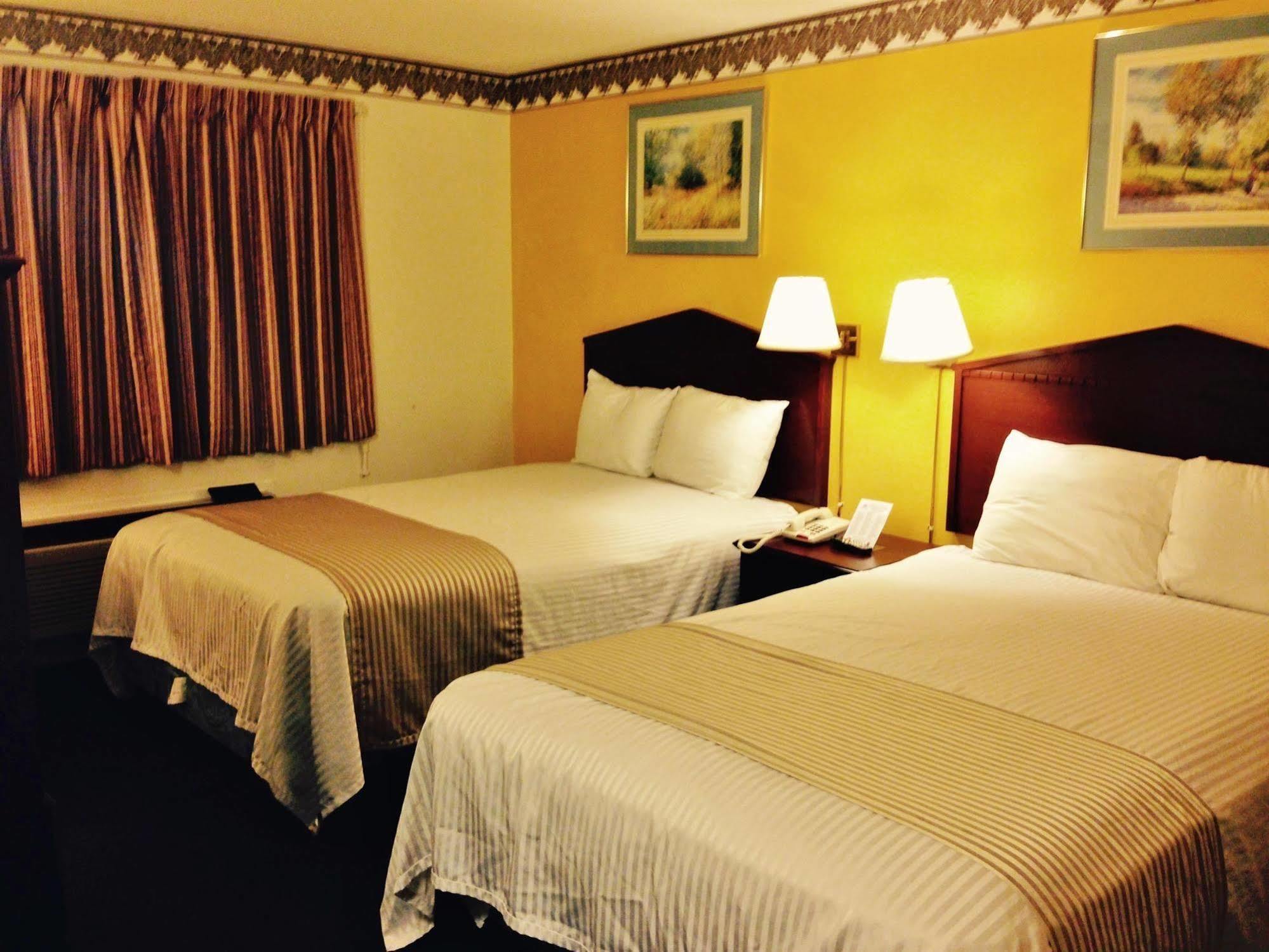 Americas Best Value Inn Macomb Exterior photo